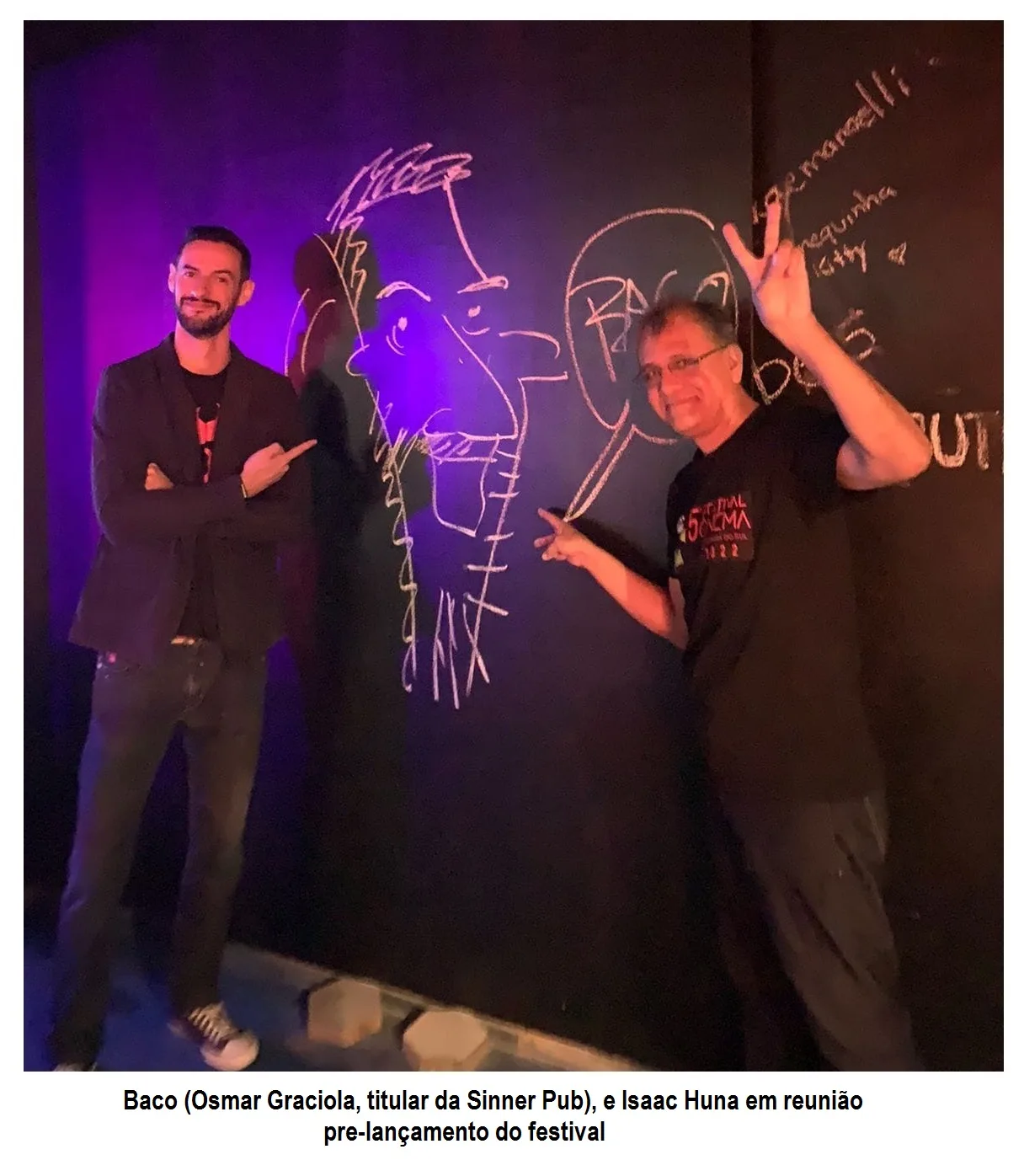 Isaac com Baco ( titular do Sinner Pub), em ourtos momentos